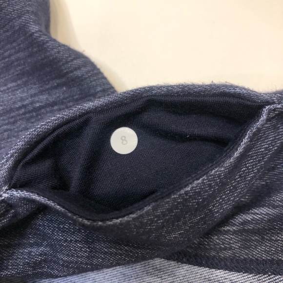 Lululemon Women’s Capri Workout pants size 8 - Picture 4 of 6